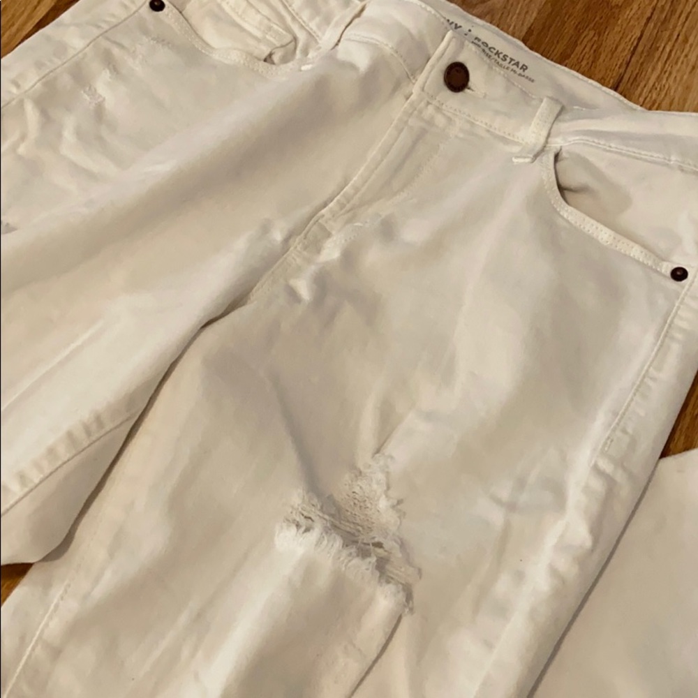 Old Navy 💕 White Distressed Mid-Rise Skinny Jeans - Picture 5 of 6